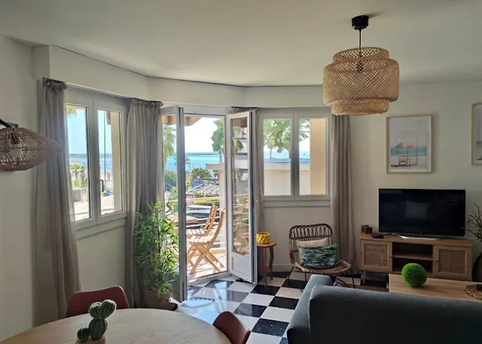 Beautiful Flat With Balcony And Sea View